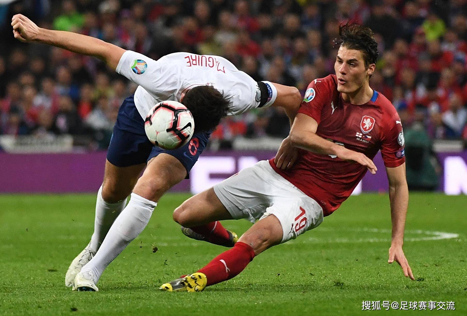 Football World Cup qualifying helmets (World Cup qualifying China team uniforms)